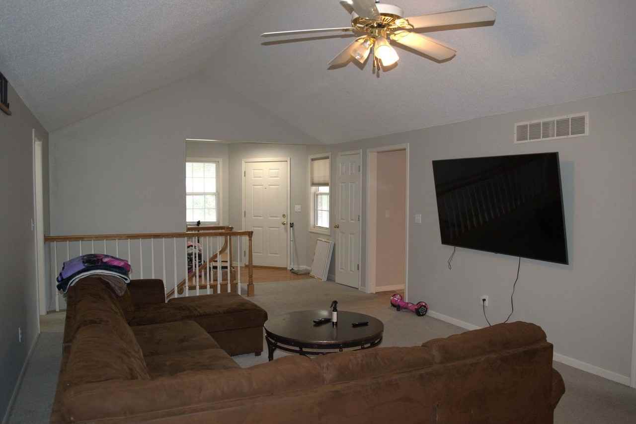 309 Grampian Dr - Photo 6 of 42