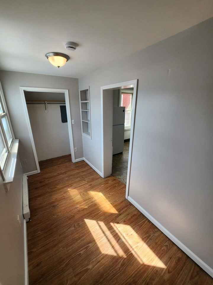 1935 W Broad St - Photo 5 of 8