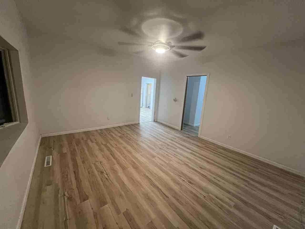 214 Crawford St - Photo 3 of 16