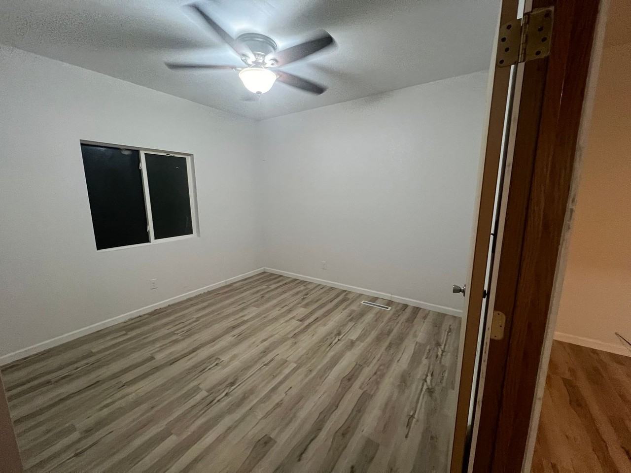 214 Crawford St - Photo 6 of 16