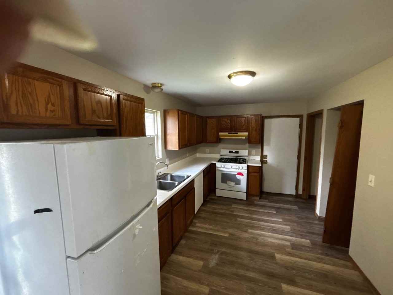 9501 Gaylord Ave - Photo 3 of 17