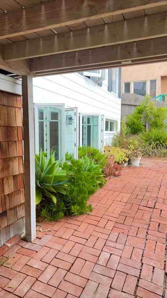 420 Bent St #B - Photo 3 of 14