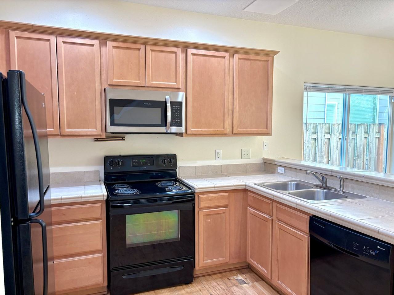 9247 N Macrum Ave - Photo 3 of 23
