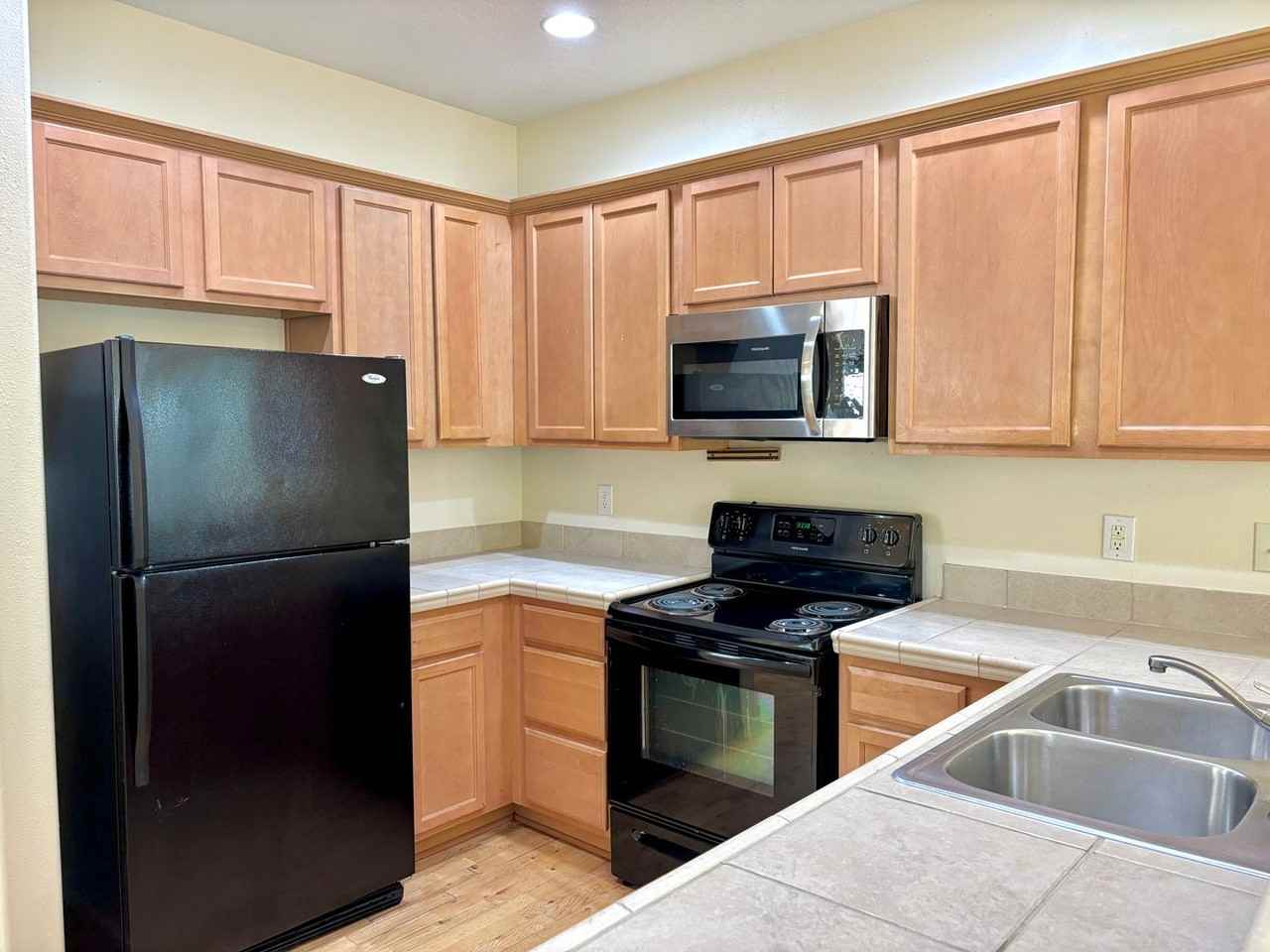 9247 N Macrum Ave - Photo 4 of 23