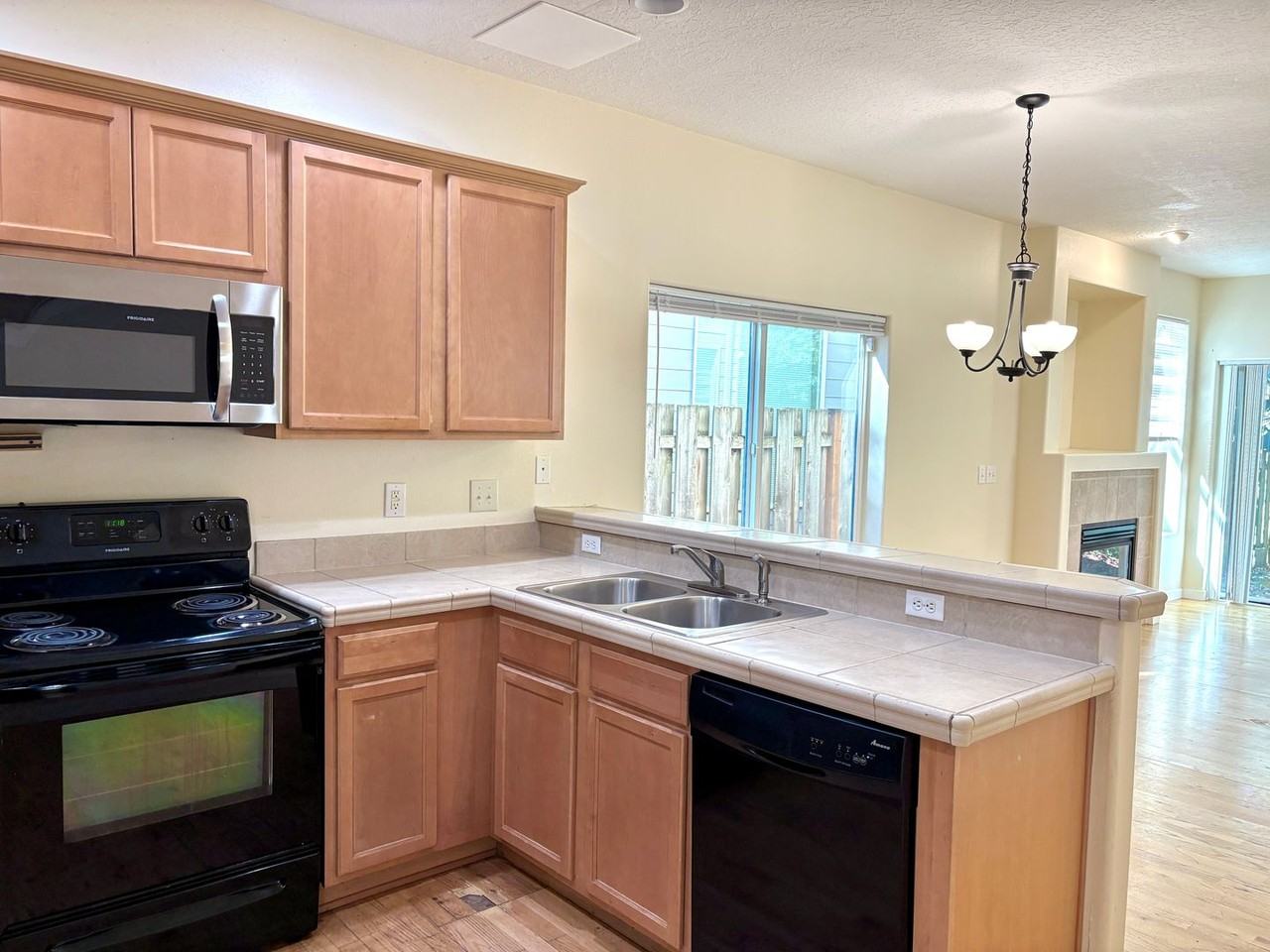 9247 N Macrum Ave - Photo 5 of 23