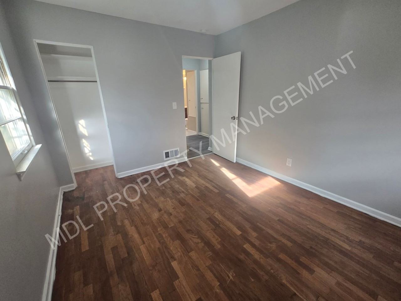 2409 Stobbe St - Photo 3 of 7