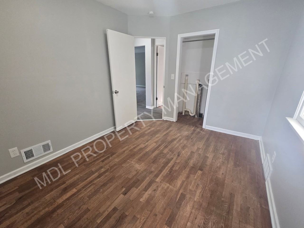 2409 Stobbe St - Photo 4 of 7