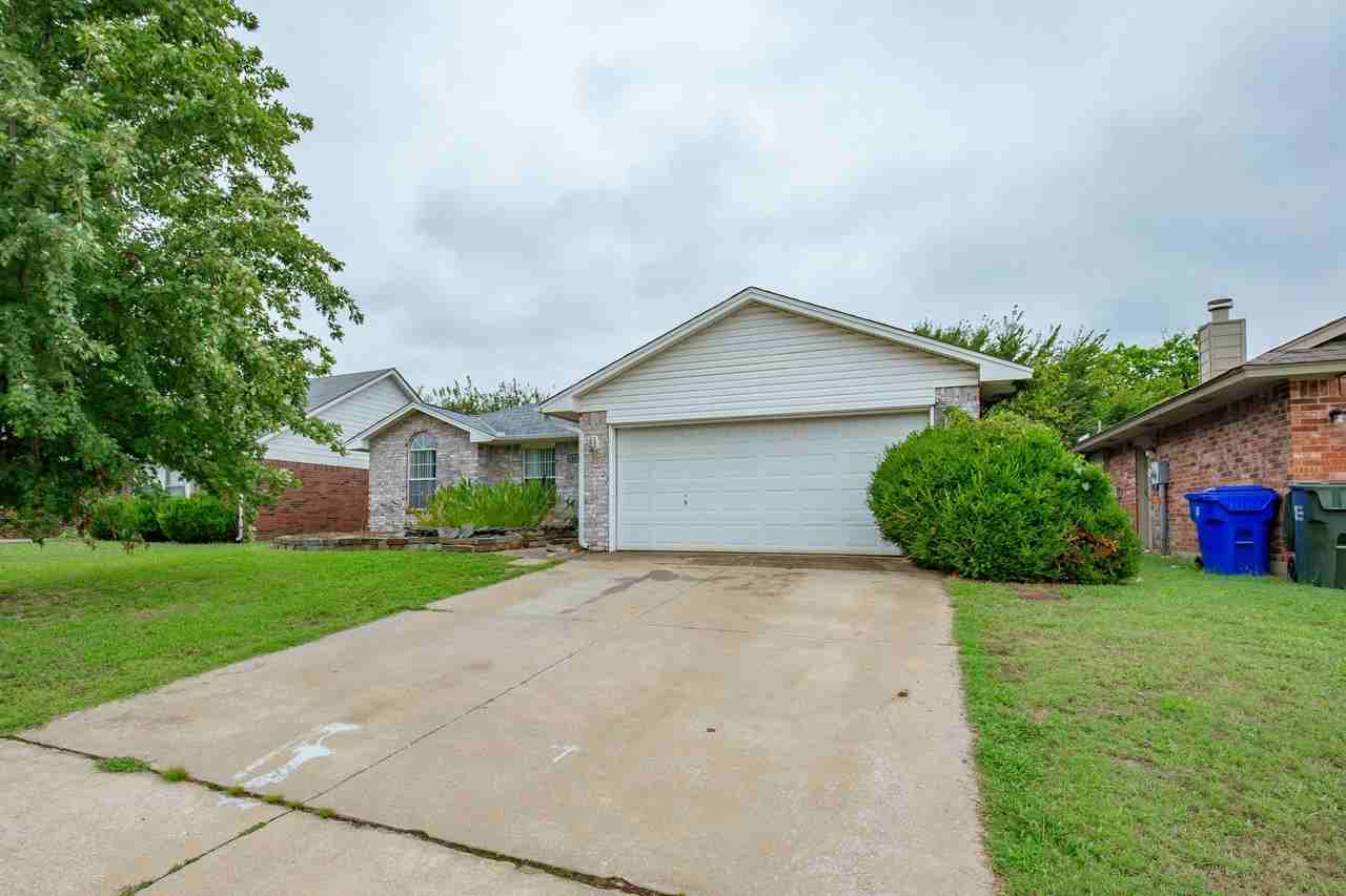 424 Crest Pl - Photo 2 of 34