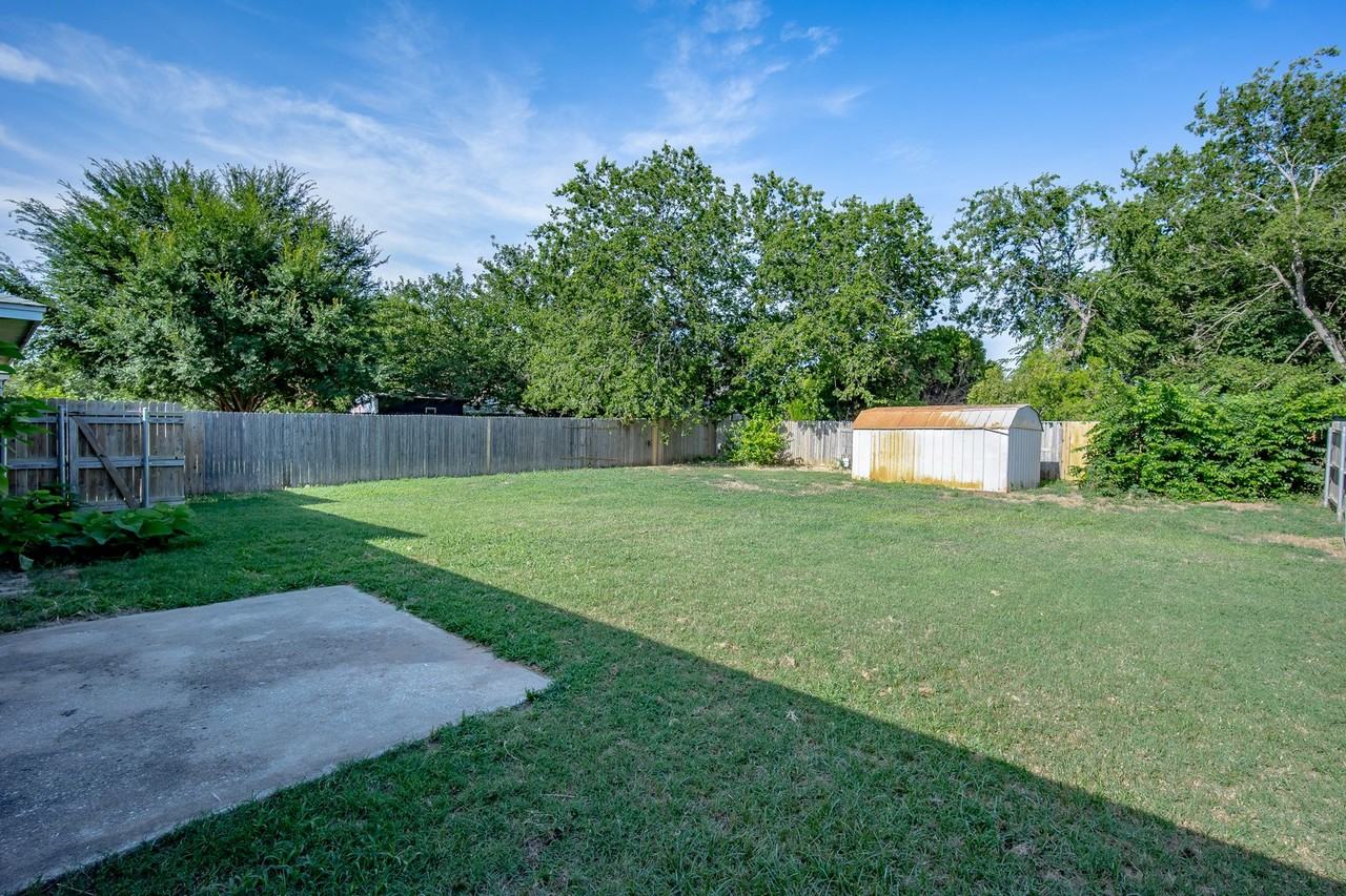 424 Crest Pl - Photo 3 of 34
