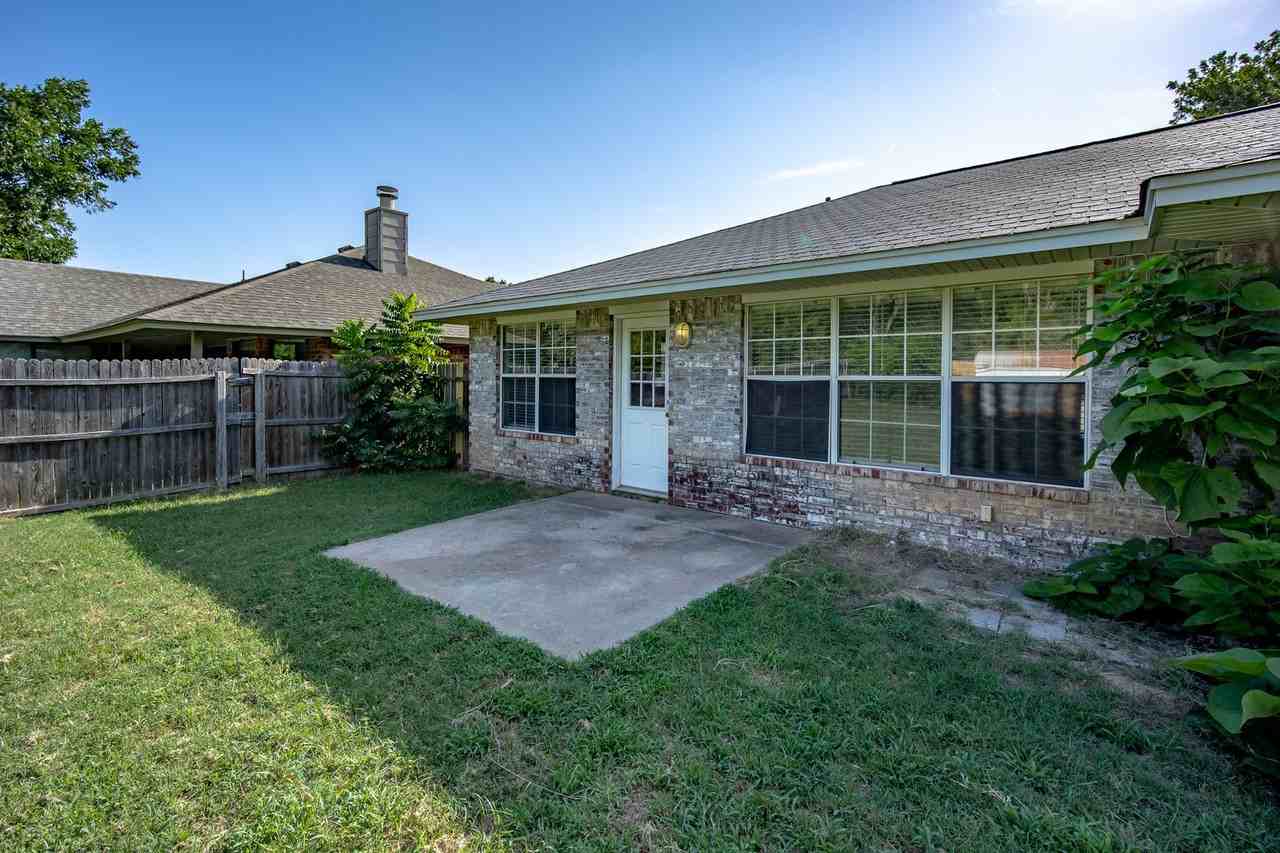 424 Crest Pl - Photo 5 of 34