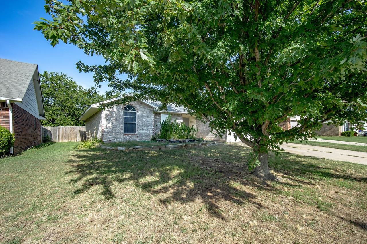 424 Crest Pl - Photo 7 of 34