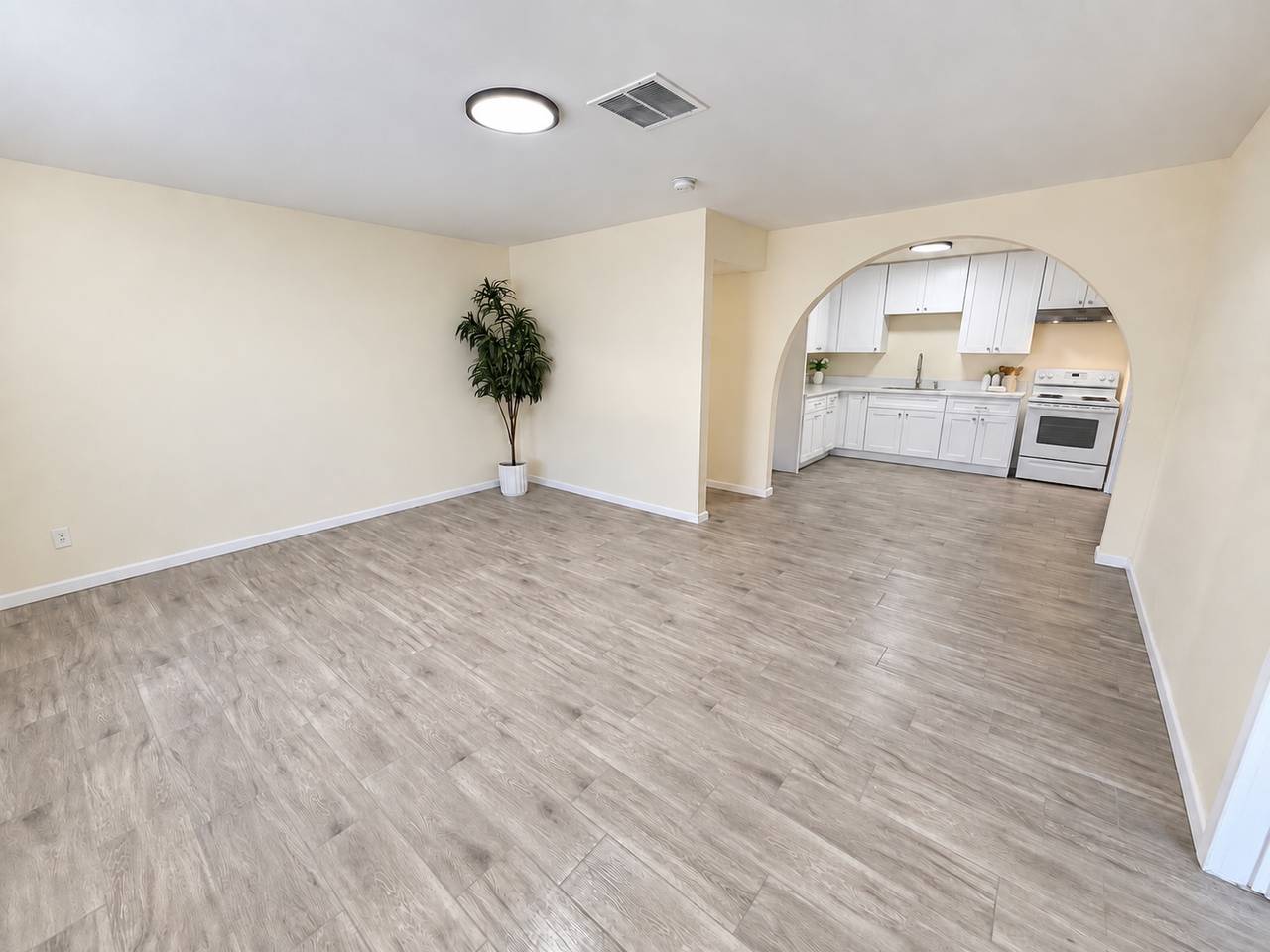 6518 N 61st Dr - Photo 3 of 32
