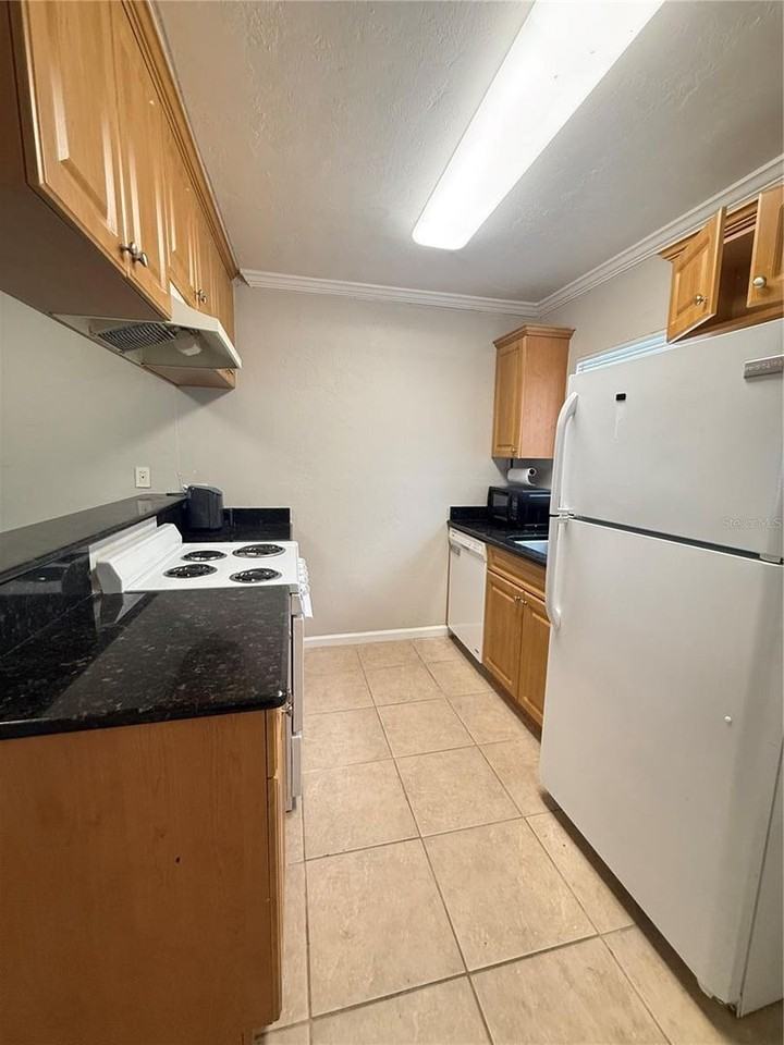 630 Sw 10th Ln - Photo 5 of 8