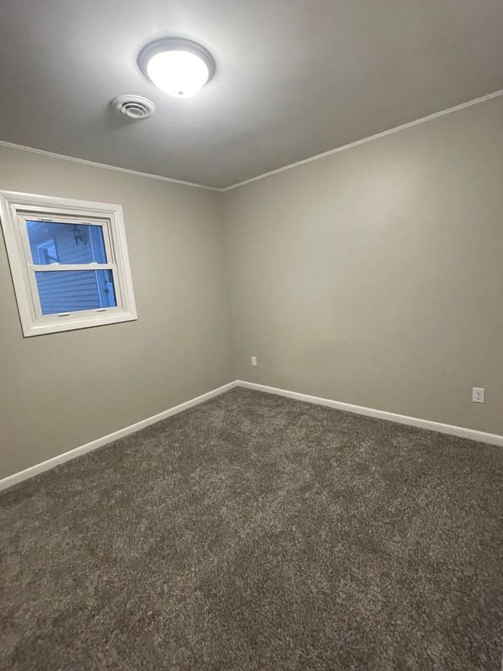 131 Griffith St - Photo 7 of 10