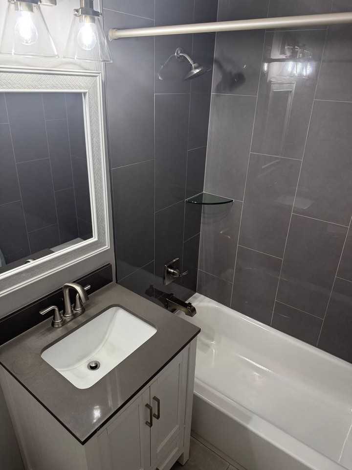 1405 Ne 40th St - Photo 4 of 20