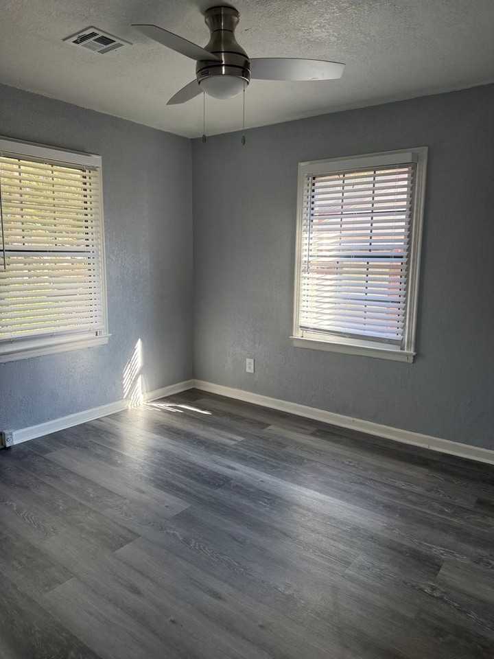 1405 Ne 40th St - Photo 7 of 20