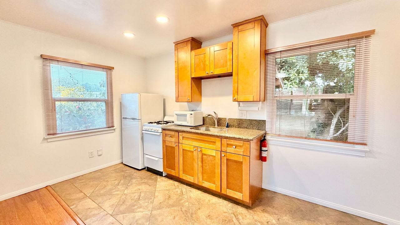 1922 S Nevada St - Photo 5 of 25