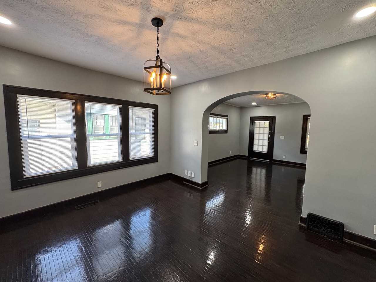 712 N Dequincy St - Photo 4 of 36