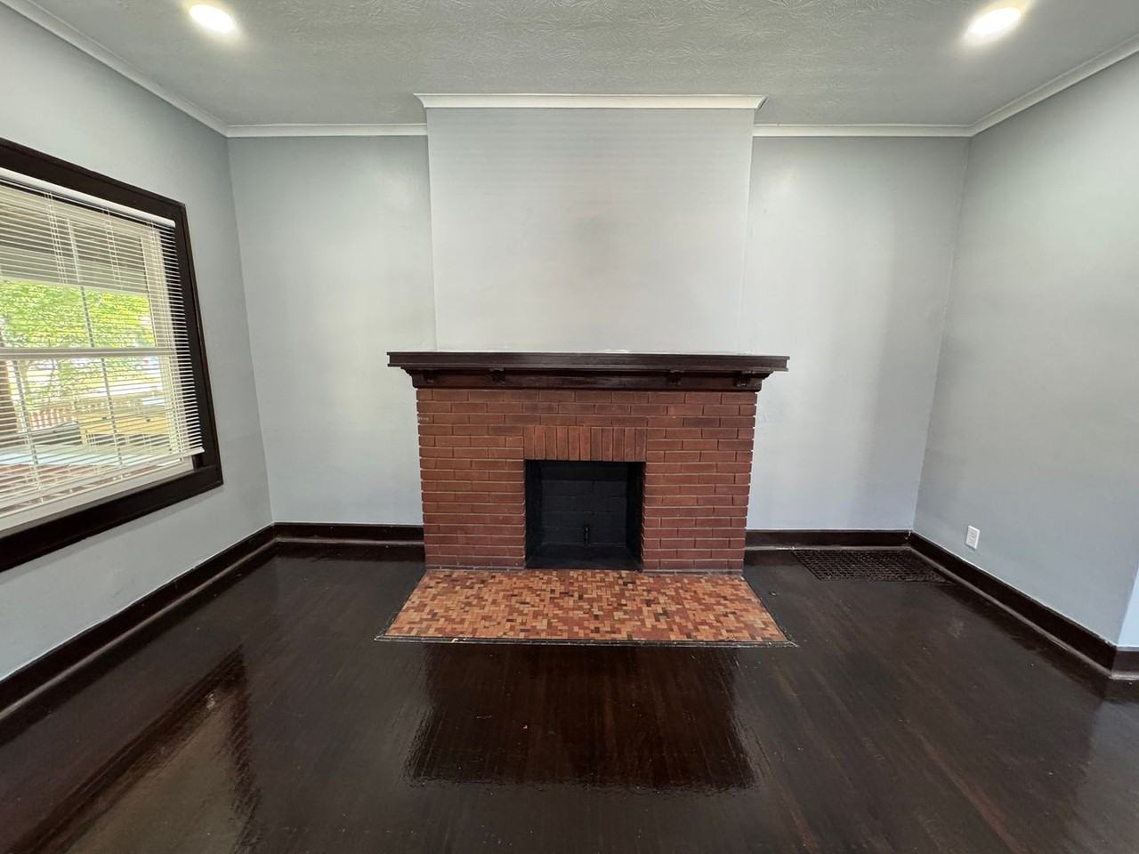 712 N Dequincy St - Photo 7 of 36