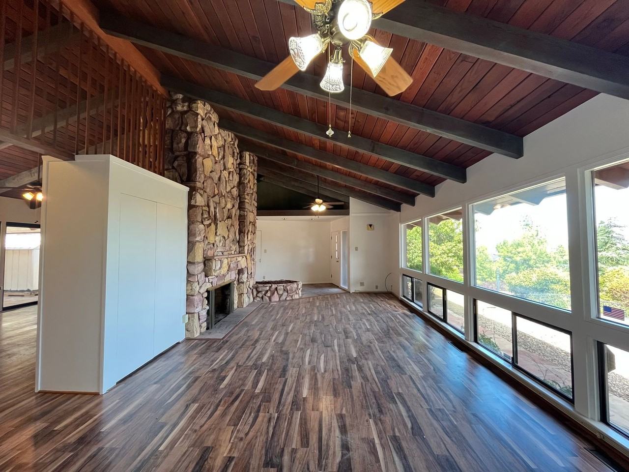420 Fairview Ln - Photo 4 of 49