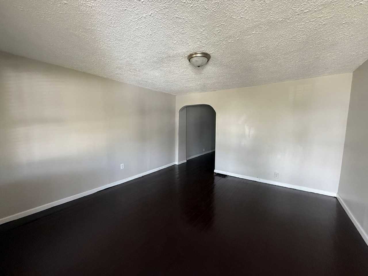 1814 Calvin St - Photo 3 of 13