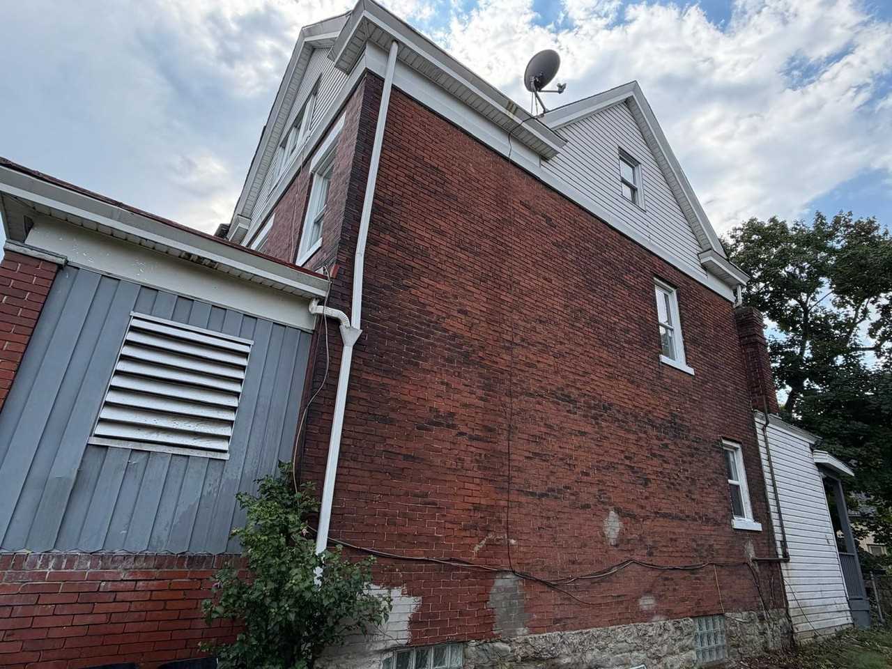 7122 Idlewild St - Photo 2 of 13