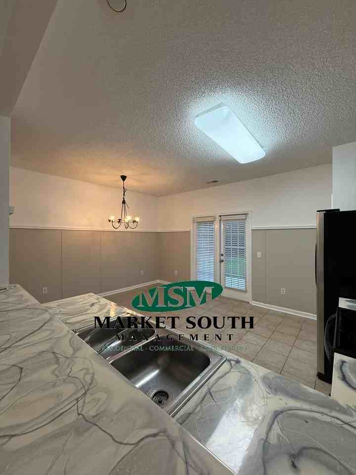 10 Hartland Ct - Photo 2 of 11