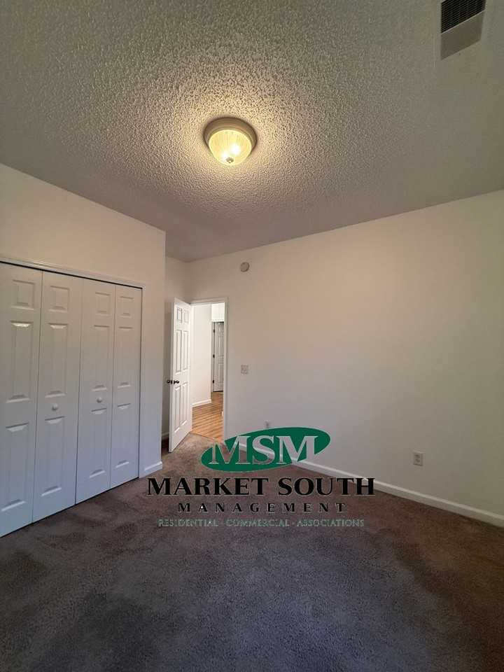 10 Hartland Ct - Photo 6 of 11