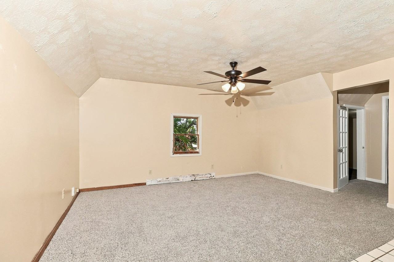 118 1/2 Logan Ave - Photo 4 of 9