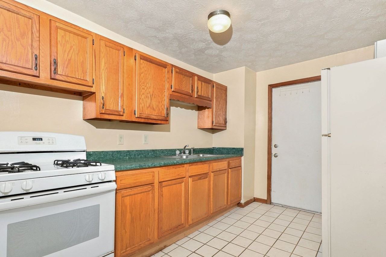 118 1/2 Logan Ave - Photo 5 of 9