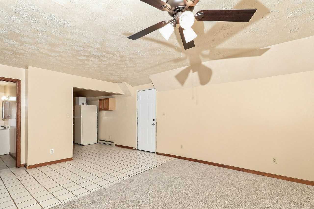118 1/2 Logan Ave - Photo 6 of 9