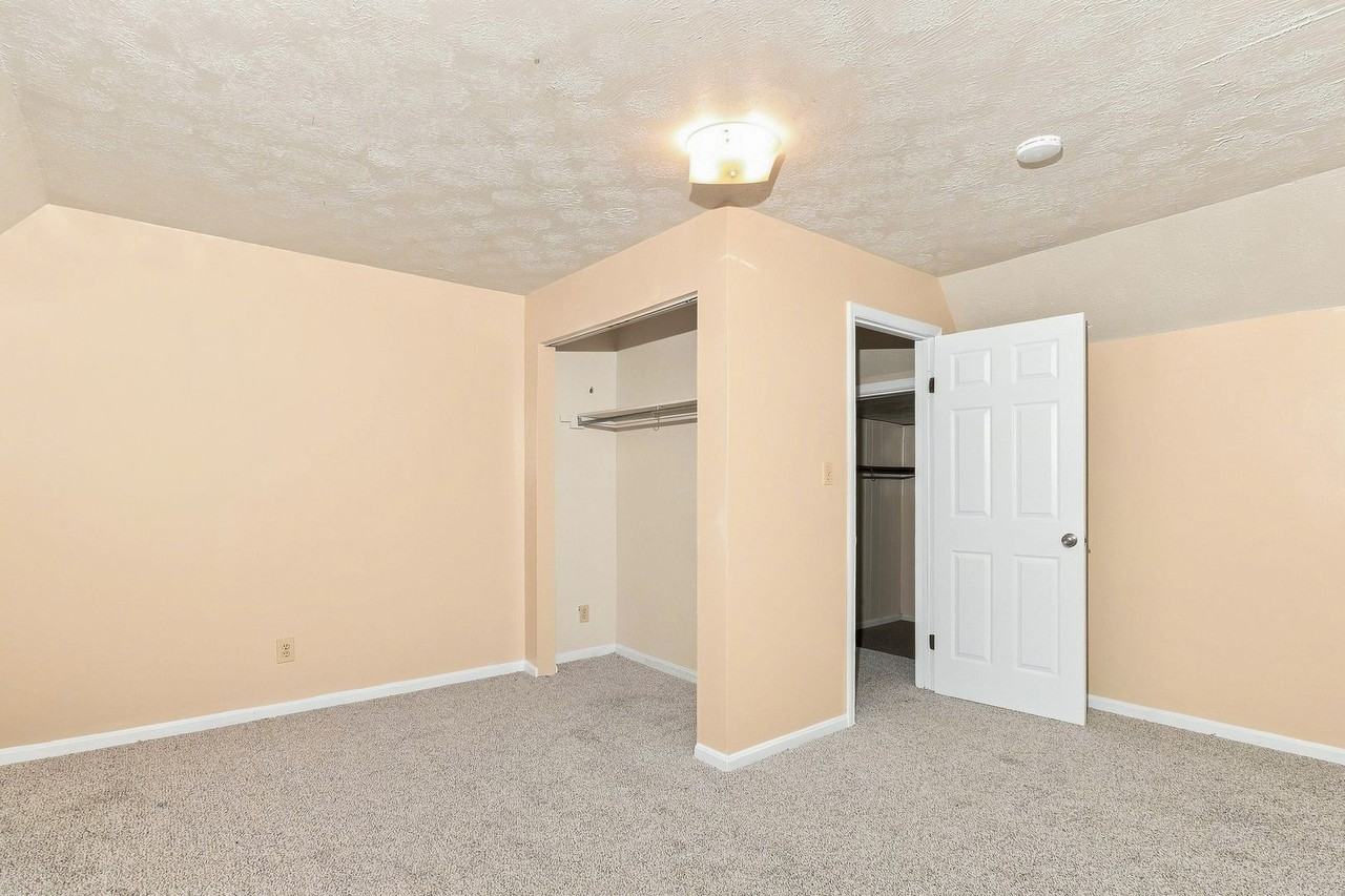 118 1/2 Logan Ave - Photo 7 of 9