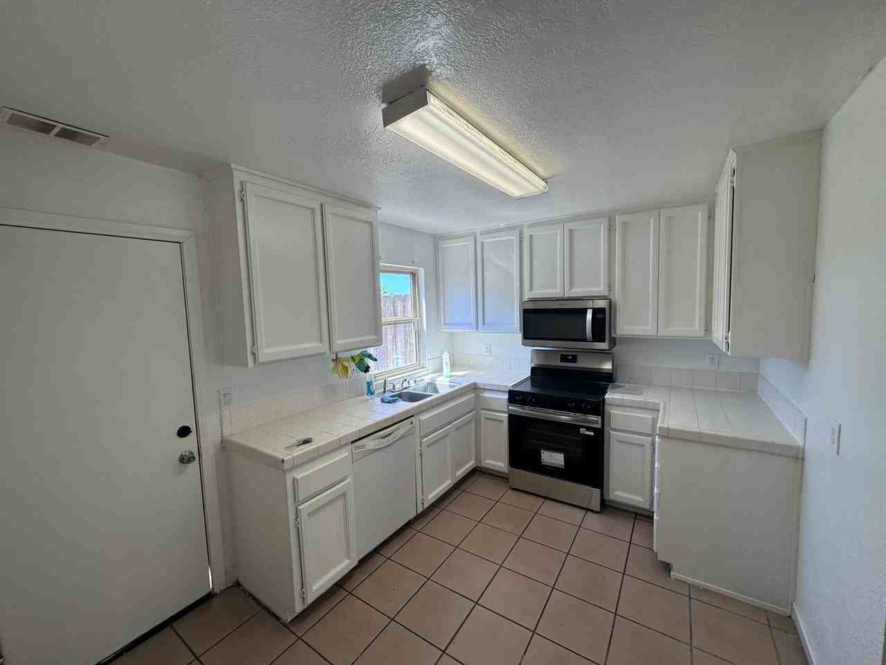 1604 Presioca St #6 - Photo 4 of 13