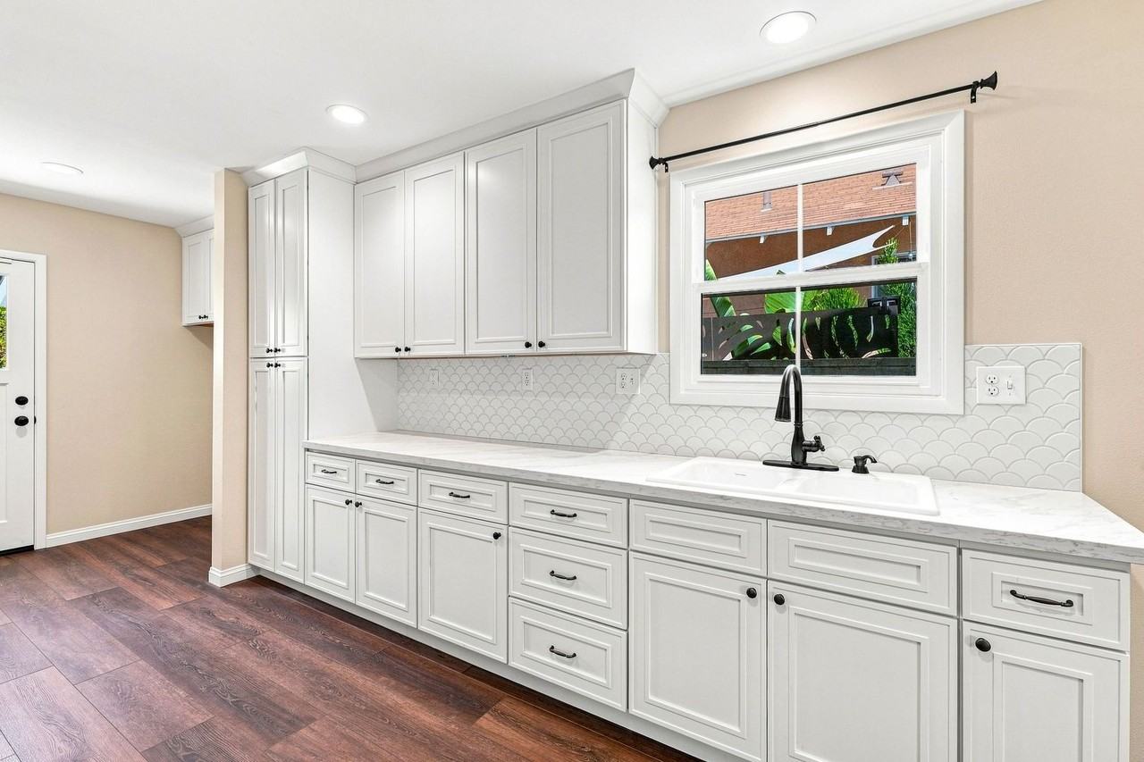 730 S Van Ness Ave - Photo 6 of 16