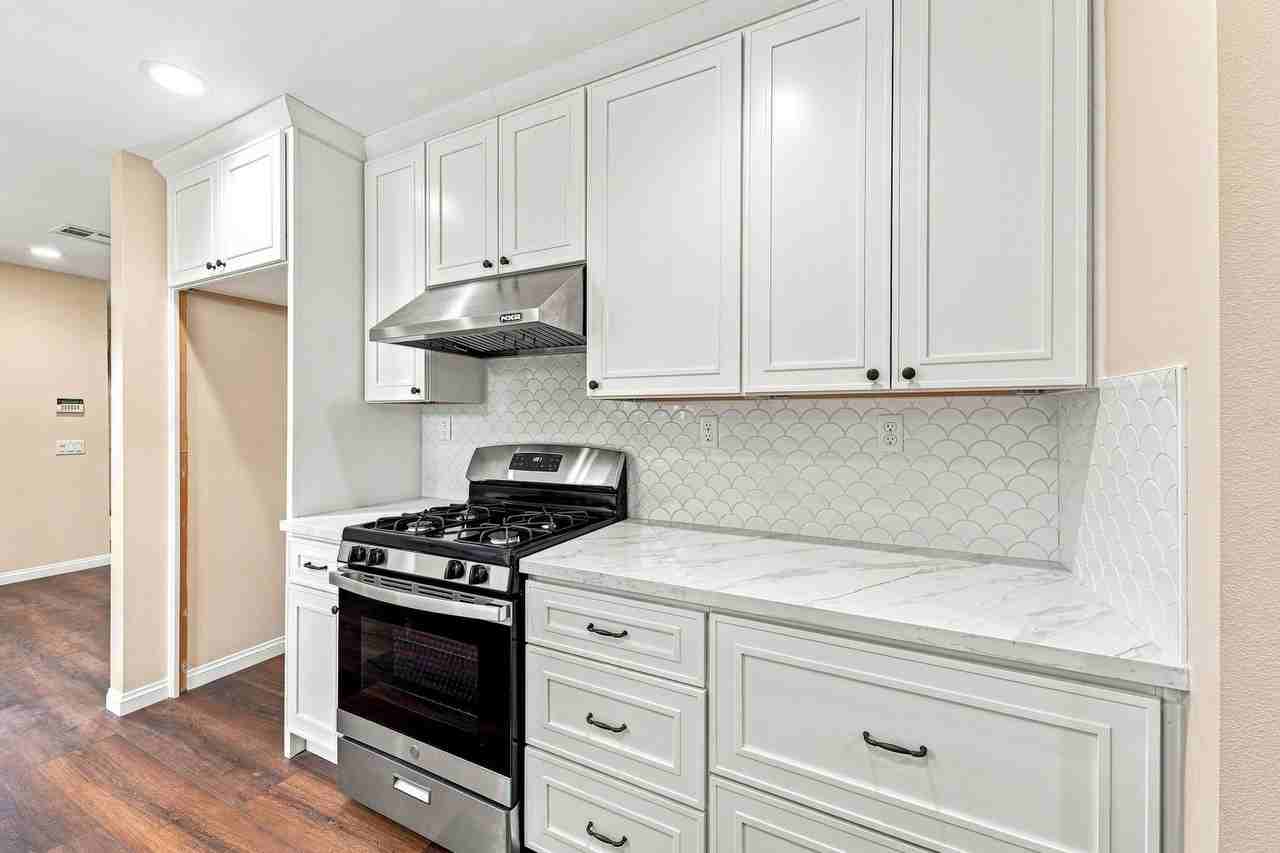730 S Van Ness Ave - Photo 7 of 16