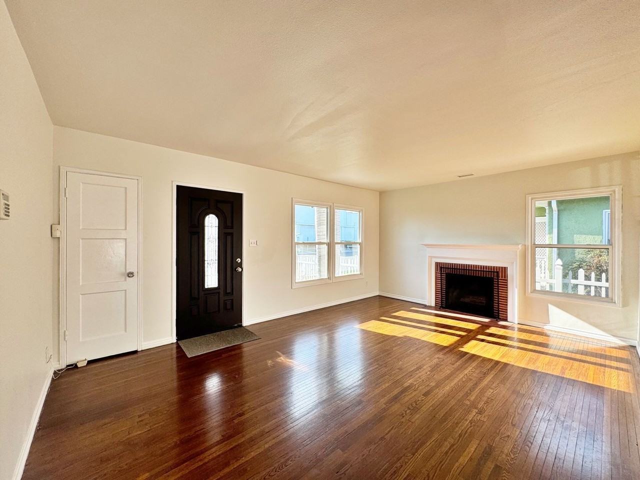 3920 Clark Ave - Photo 2 of 40