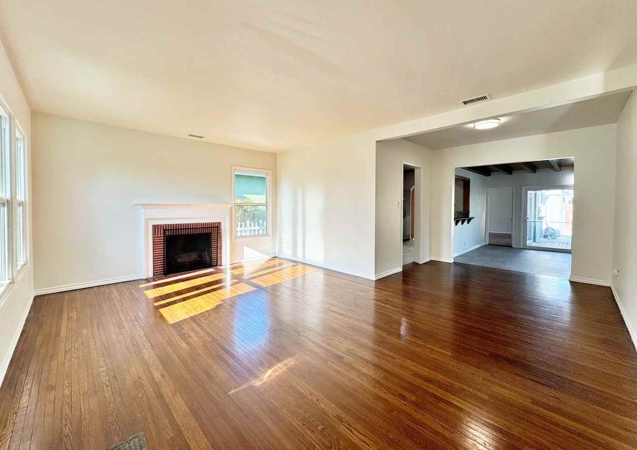 3920 Clark Ave - Photo 4 of 40