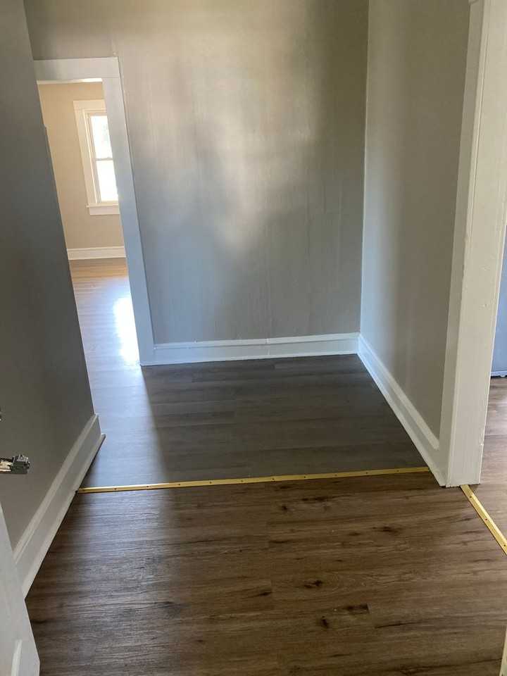 523 S Webster Ave - Photo 2 of 12