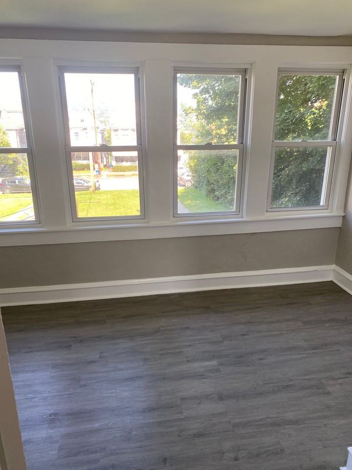 523 S Webster Ave - Photo 3 of 12