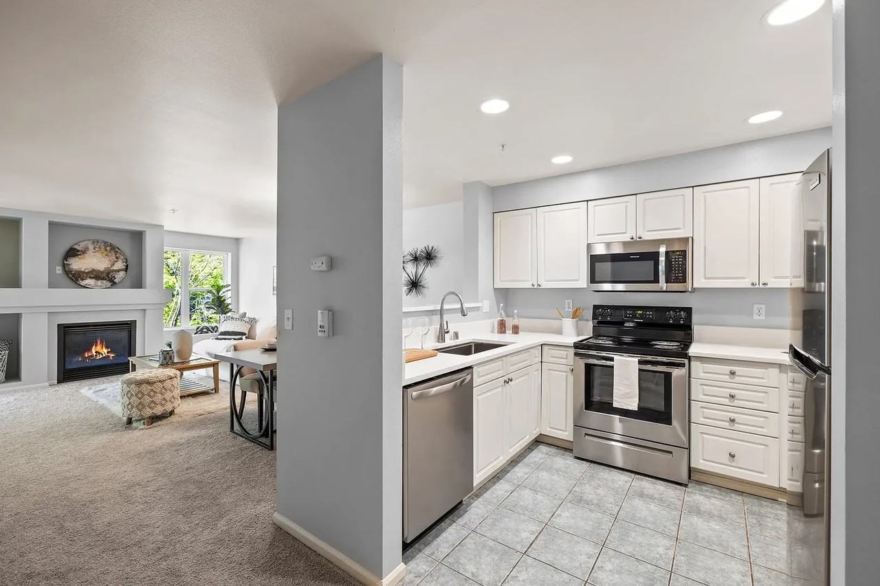 4343 Roosevelt Way Ne #304 - Photo 3 of 16