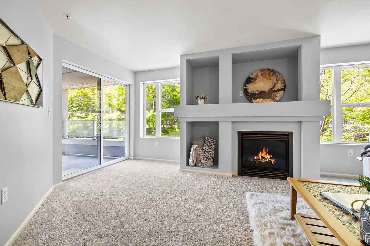 4343 Roosevelt Way Ne #304 - Photo 6 of 16