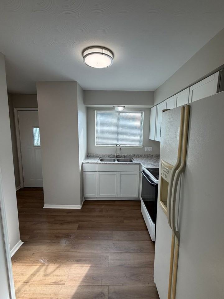 5702 Orchard Ct - Photo 2 of 32
