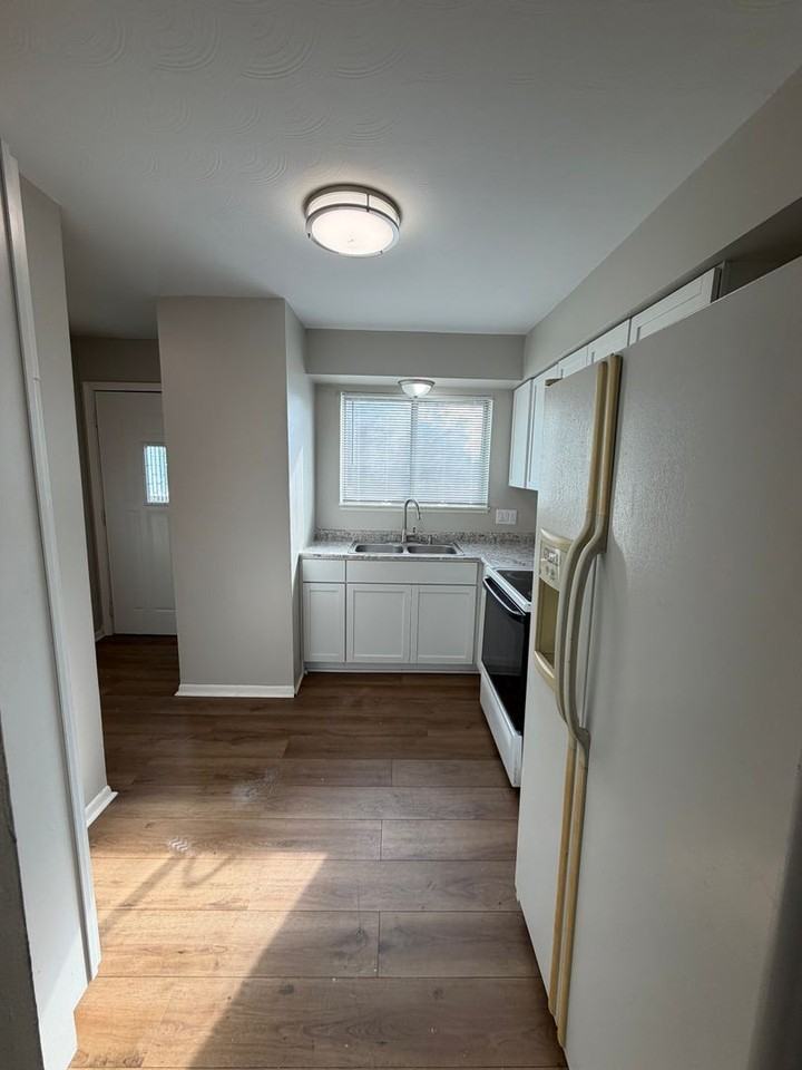 5702 Orchard Ct - Photo 3 of 32