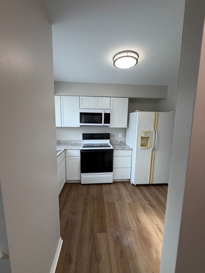 5702 Orchard Ct - Photo 6 of 32