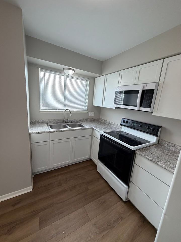 5702 Orchard Ct - Photo 7 of 32