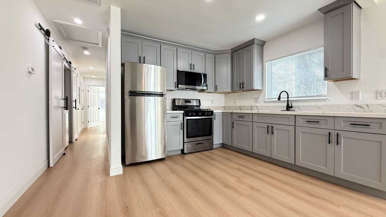 212 N 17th St - Photo 6 of 17