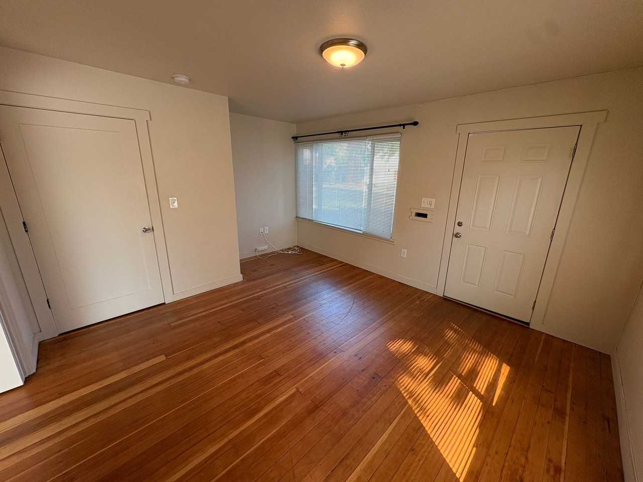 509 W 6th St - Photo 3 of 16
