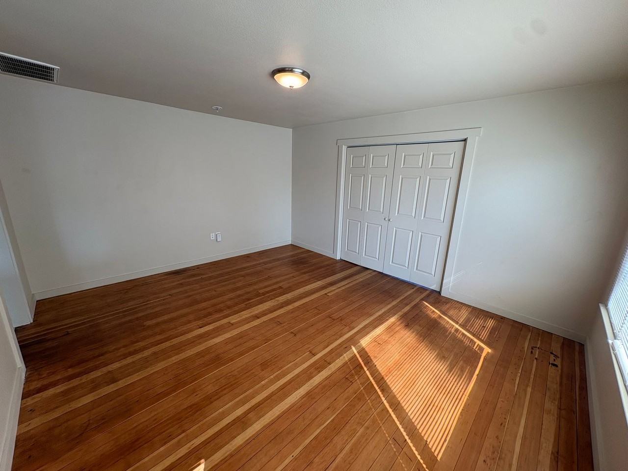 509 W 6th St - Photo 5 of 16