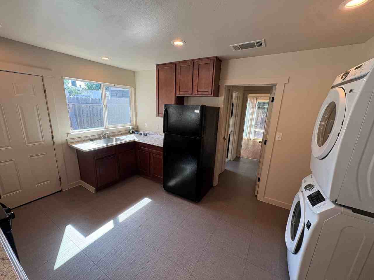 509 W 6th St - Photo 6 of 16