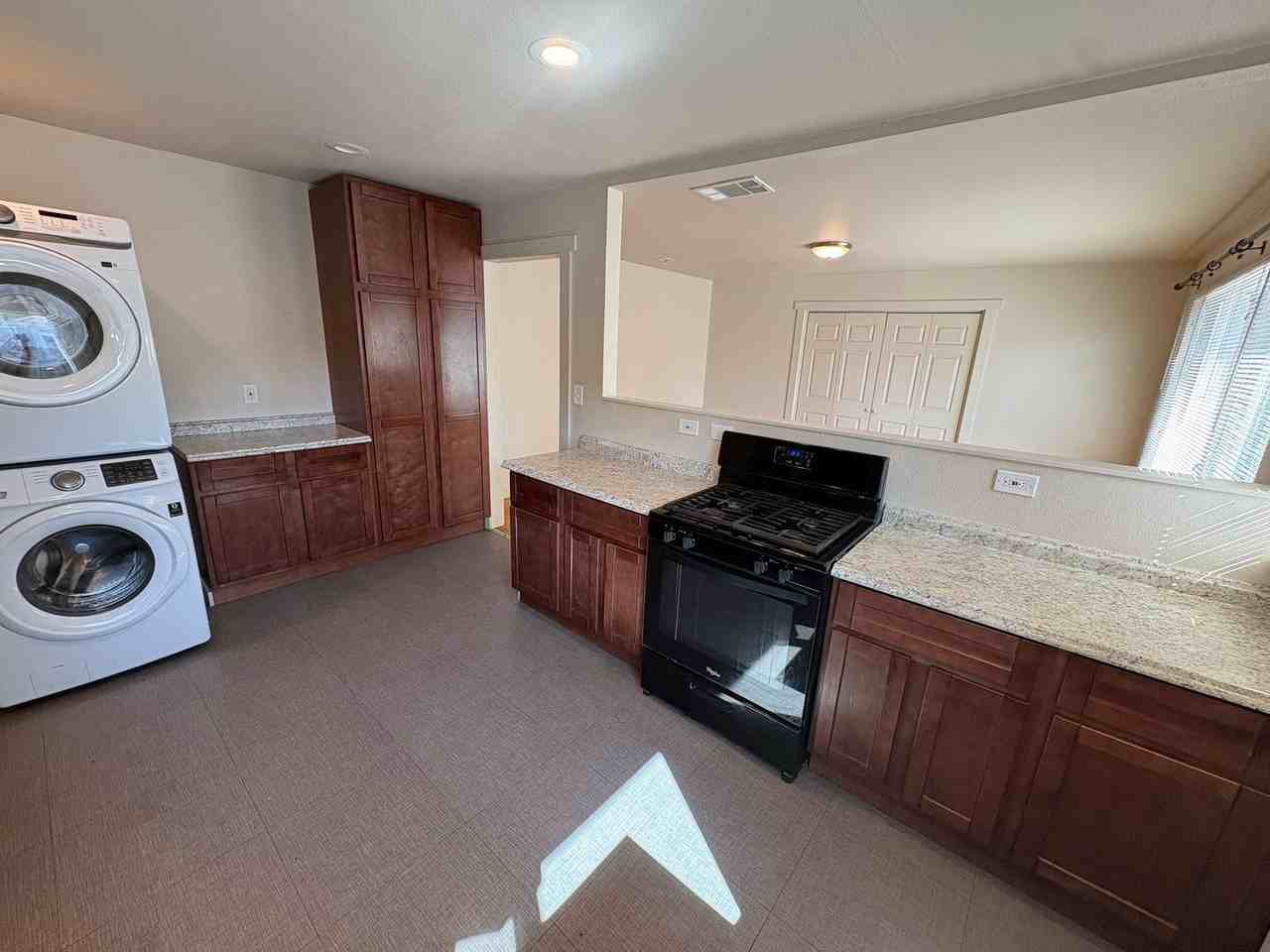 509 W 6th St - Photo 7 of 16